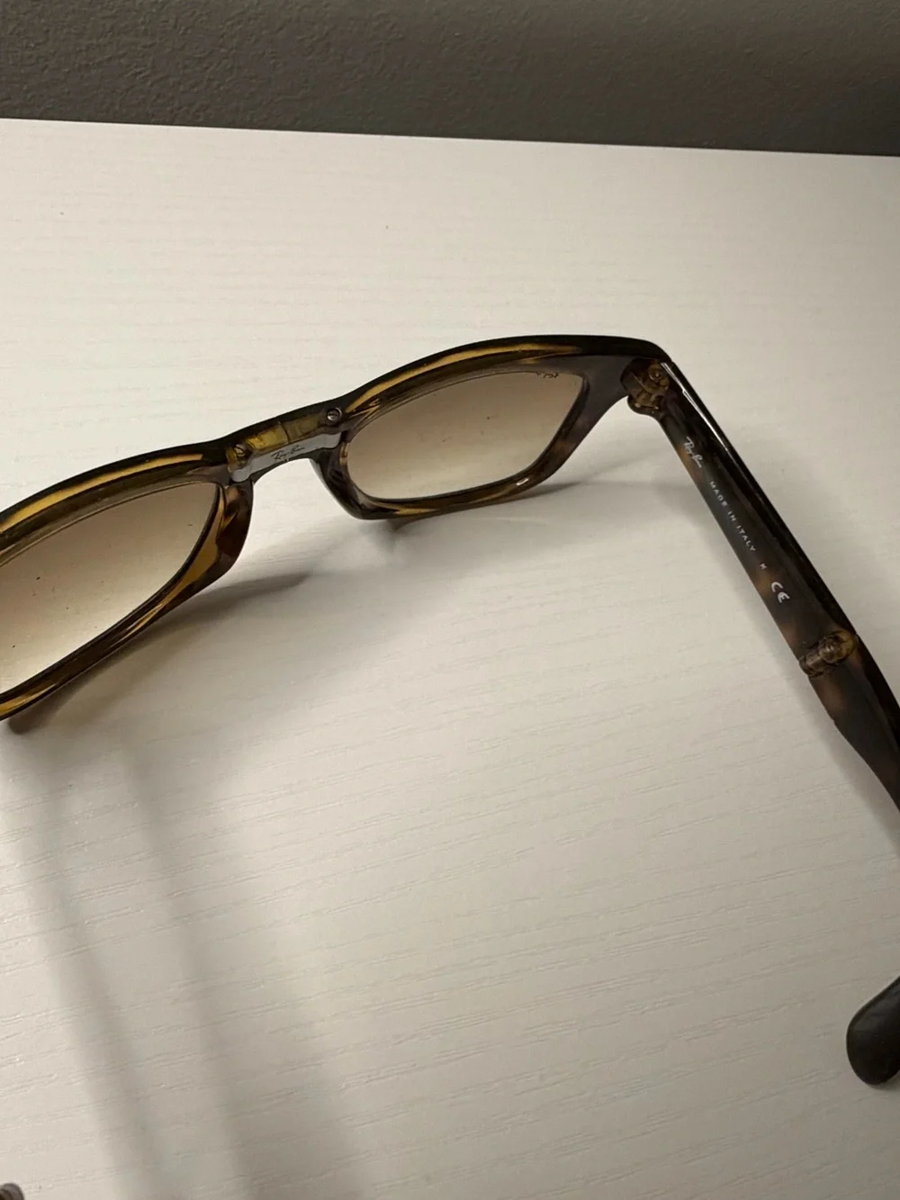 Ray-Ban Tortoiseshell Wayfarer Sunglasses with Brown Gradient Lenses